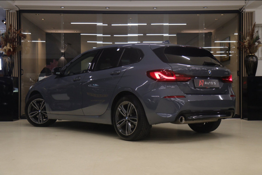 BMW 1-serie 118i Executive Edition NAP/CARPLAY/CAM/LANEASSIST/NAVI/VOL