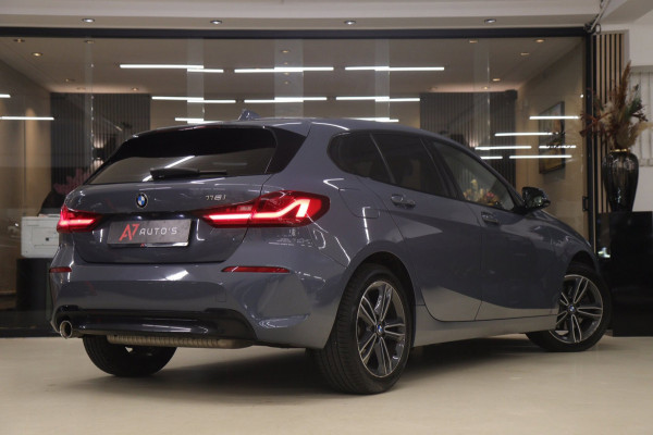 BMW 1-serie 118i Executive Edition NAP/CARPLAY/CAM/LANEASSIST/NAVI/VOL