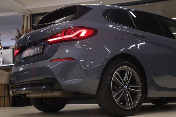 BMW 1-serie 118i Executive Edition NAP/CARPLAY/CAM/LANEASSIST/NAVI/VOL