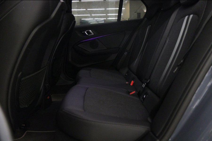 BMW 1-serie 118i Executive Edition NAP/CARPLAY/CAM/LANEASSIST/NAVI/VOL