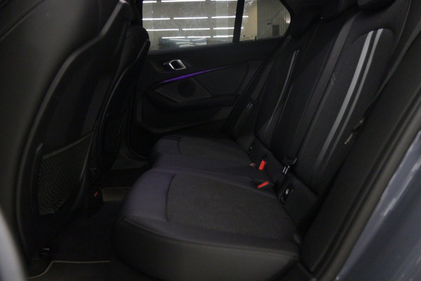 BMW 1-serie 118i Executive Edition NAP/CARPLAY/CAM/LANEASSIST/NAVI/VOL