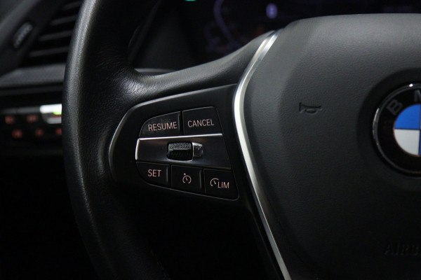 BMW 1-serie 118i Executive Edition NAP/CARPLAY/CAM/LANEASSIST/NAVI/VOL