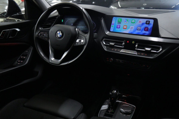 BMW 1-serie 118i Executive Edition NAP/CARPLAY/CAM/LANEASSIST/NAVI/VOL
