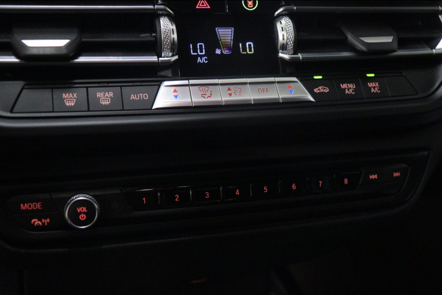 BMW 1-serie 118i Executive Edition NAP/CARPLAY/CAM/LANEASSIST/NAVI/VOL