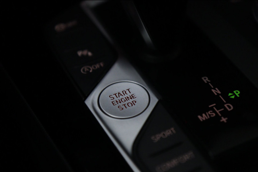 BMW 1-serie 118i Executive Edition NAP/CARPLAY/CAM/LANEASSIST/NAVI/VOL