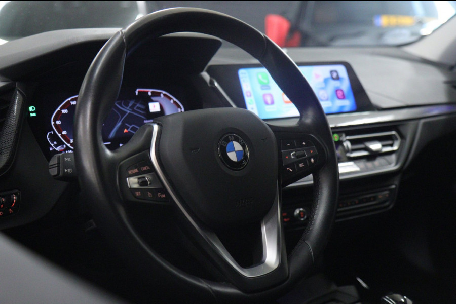 BMW 1-serie 118i Executive Edition NAP/CARPLAY/CAM/LANEASSIST/NAVI/VOL