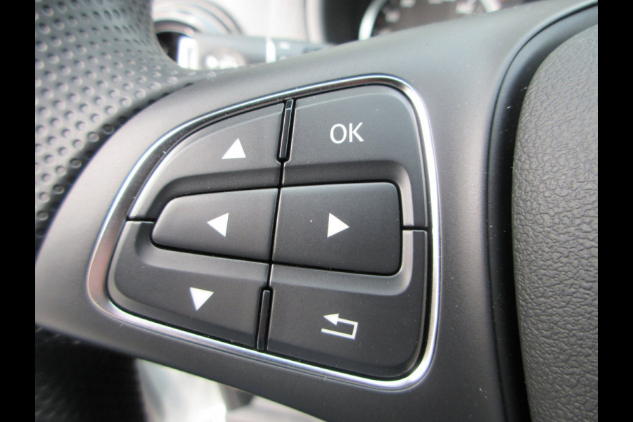 Mercedes-Benz Vito E vito 112 L2 66 kWh snelladen SoH 97,5 % camera 3-zits