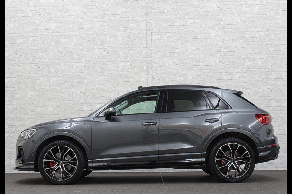 Audi Q3 45e 245pk S-Line | RS-Leder | Panorama | LED-Matrix | Camera | Virtual Cockpit | Carplay | Cruise Contol | 12-2022 | 28dkm | Side Assist | Elektr. A-Klep | Keyless-Entry | Stoelverwarming | Climate Control | Dodehoek |Rijklaarprijs incl. Bovag garantie.