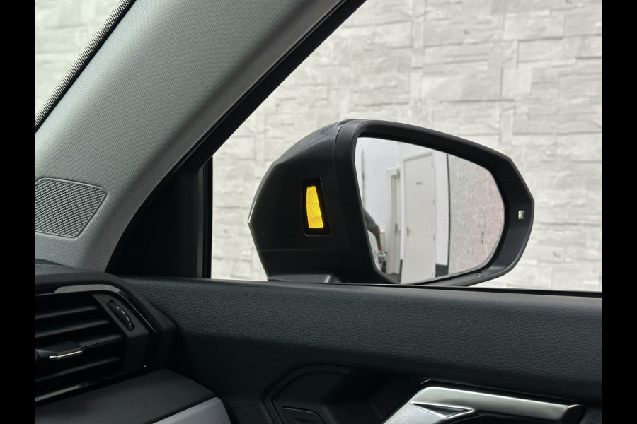 Audi Q3 45e 245pk S-Line | RS-Leder | Panorama | LED-Matrix | Camera | Virtual Cockpit | Carplay | Cruise Contol | 12-2022 | 28dkm | Side Assist | Elektr. A-Klep | Keyless-Entry | Stoelverwarming | Climate Control | Dodehoek |Rijklaarprijs incl. Bovag garantie.