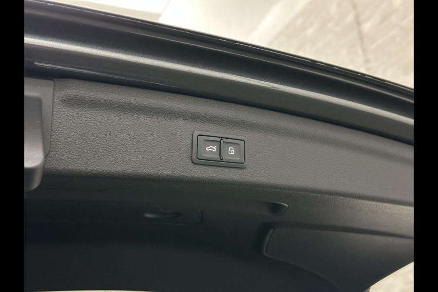 Audi Q3 45e 245pk S-Line | RS-Leder | Panorama | LED-Matrix | Camera | Virtual Cockpit | Carplay | Cruise Contol | 12-2022 | 28dkm | Side Assist | Elektr. A-Klep | Keyless-Entry | Stoelverwarming | Climate Control | Dodehoek |Rijklaarprijs incl. Bovag garantie.