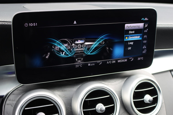 Mercedes-Benz C-Klasse Estate 300 e Business Solution AMG | Luchtvering | Panoramadak | Burmester | Memory | Camera | Spoorpakket | Dodehoekassistent | Multibeam LED | Sfeerverlichting |