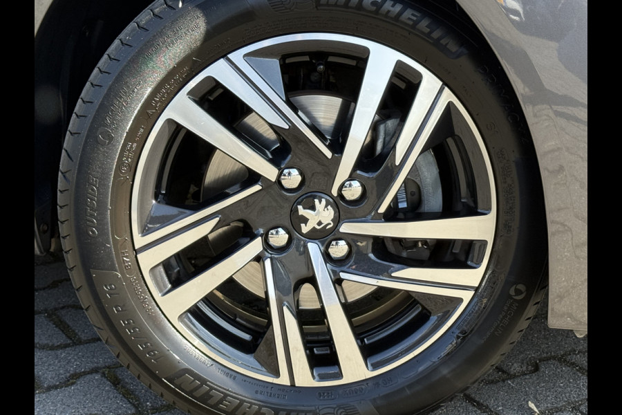 Peugeot 208 1.2 PureTech Blue Lease Allure | Trekhaak | CarPlay | Camera | 16 inch