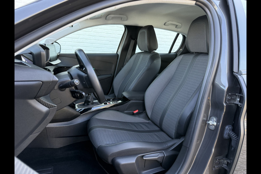 Peugeot 208 1.2 PureTech Blue Lease Allure | Trekhaak | CarPlay | Camera | 16 inch