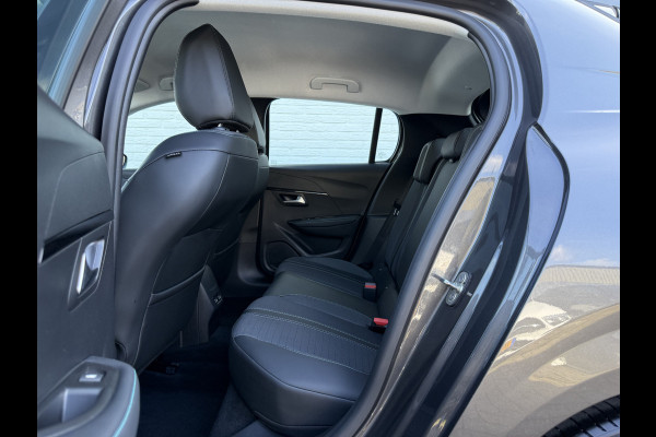 Peugeot 208 1.2 PureTech Blue Lease Allure | Trekhaak | CarPlay | Camera | 16 inch