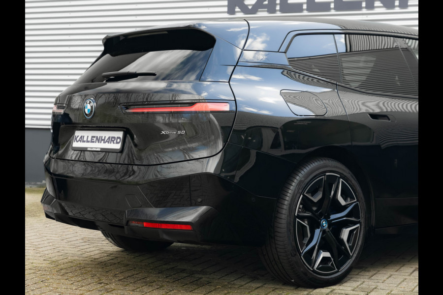 BMW iX xDrive50 - Luchtvering - Active Steering - Pano - Trekhaak