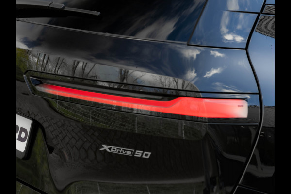 BMW iX xDrive50 - Luchtvering - Active Steering - Pano - Trekhaak