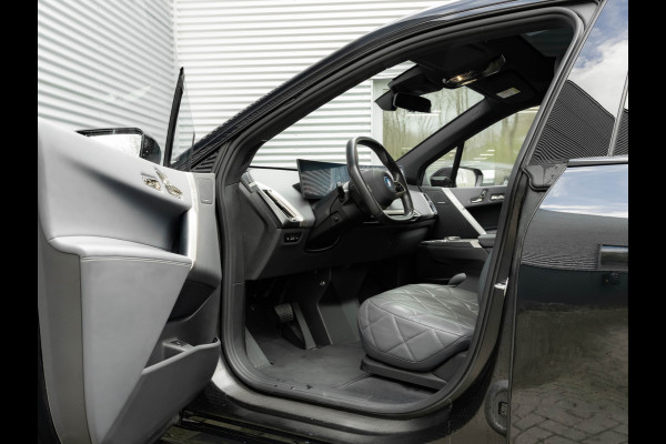 BMW iX xDrive50 - Luchtvering - Active Steering - Pano - Trekhaak