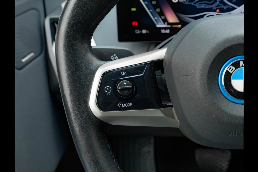 BMW iX xDrive50 - Luchtvering - Active Steering - Pano - Trekhaak