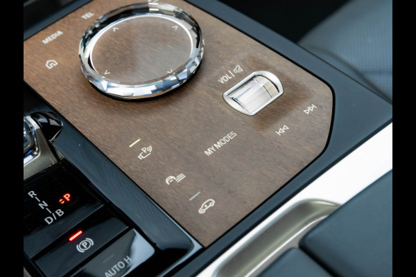 BMW iX xDrive50 - Luchtvering - Active Steering - Pano - Trekhaak