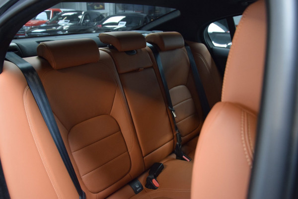 Jaguar XE 2.0 P250 R-Dynamic HSE Navi|Leder|Org.NL|2e Eig|Lane-Assist|Dealer onderhouden