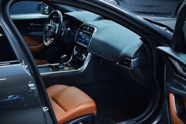 Jaguar XE 2.0 P250 R-Dynamic HSE Navi|Leder|Org.NL|2e Eig|Lane-Assist|Dealer onderhouden