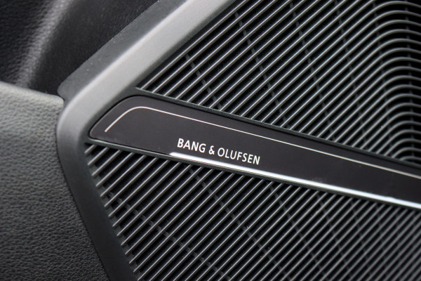 Audi Q5 Sportback 55 TFSI e S Quattro S Line | Luchtvering | Panoramadak | ACC | Bang & Olufsen | Camera | Verwarmd Stuurwiel | Zwart Optiek | Virtual Cockpit |