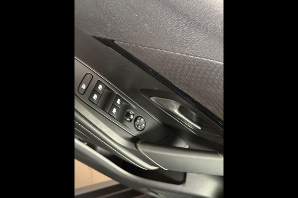 Peugeot 208 1.2 PureTech GT Pack| Carplay | Stoelverwarming | Trekhaak | GT Line