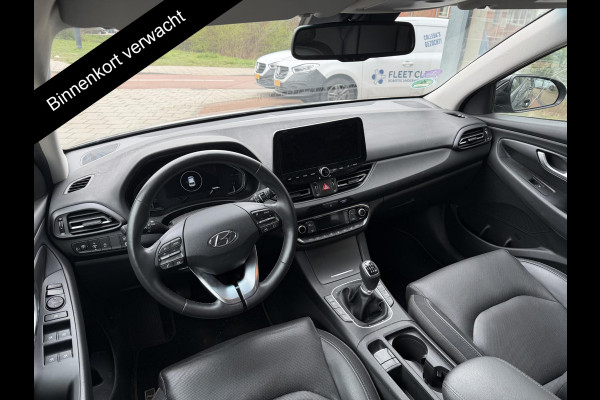 Hyundai i30 Wagon 1.5 T-GDi MHEV Premium | Stuur-/Stoelverwarming | Navigatie | Parkeersensoren voor & Achter |