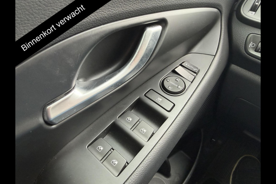 Hyundai i30 Wagon 1.5 T-GDi MHEV Premium | Stuur-/Stoelverwarming | Navigatie | Parkeersensoren voor & Achter |