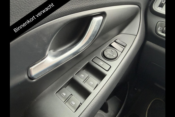 Hyundai i30 Wagon 1.5 T-GDi MHEV Premium | Stuur-/Stoelverwarming | Navigatie | Parkeersensoren voor & Achter |
