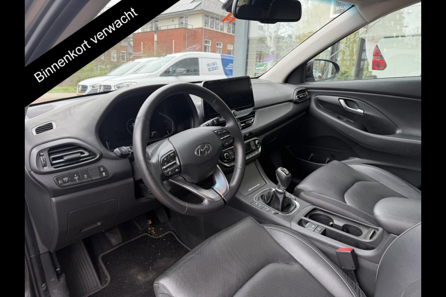 Hyundai i30 Wagon 1.5 T-GDi MHEV Premium | Stuur-/Stoelverwarming | Navigatie | Parkeersensoren voor & Achter |