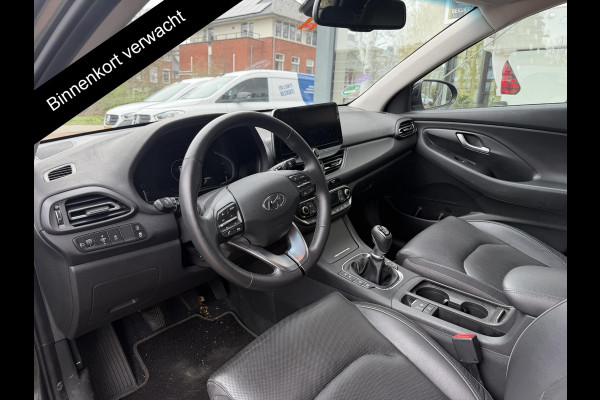 Hyundai i30 Wagon 1.5 T-GDi MHEV Premium | Stuur-/Stoelverwarming | Navigatie | Parkeersensoren voor & Achter |