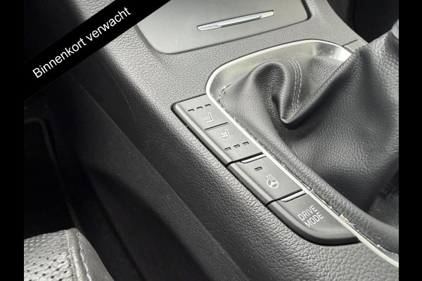 Hyundai i30 Wagon 1.5 T-GDi MHEV Premium | Stuur-/Stoelverwarming | Navigatie | Parkeersensoren voor & Achter |