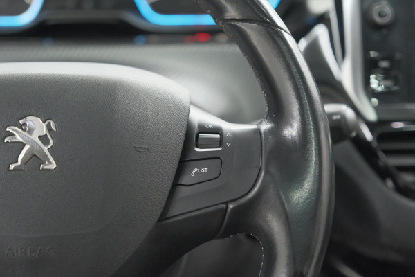 Peugeot 2008 PureTech 110 Allure | Panoramadak | Apple Carplay | Navigatie | Parkeersensoren