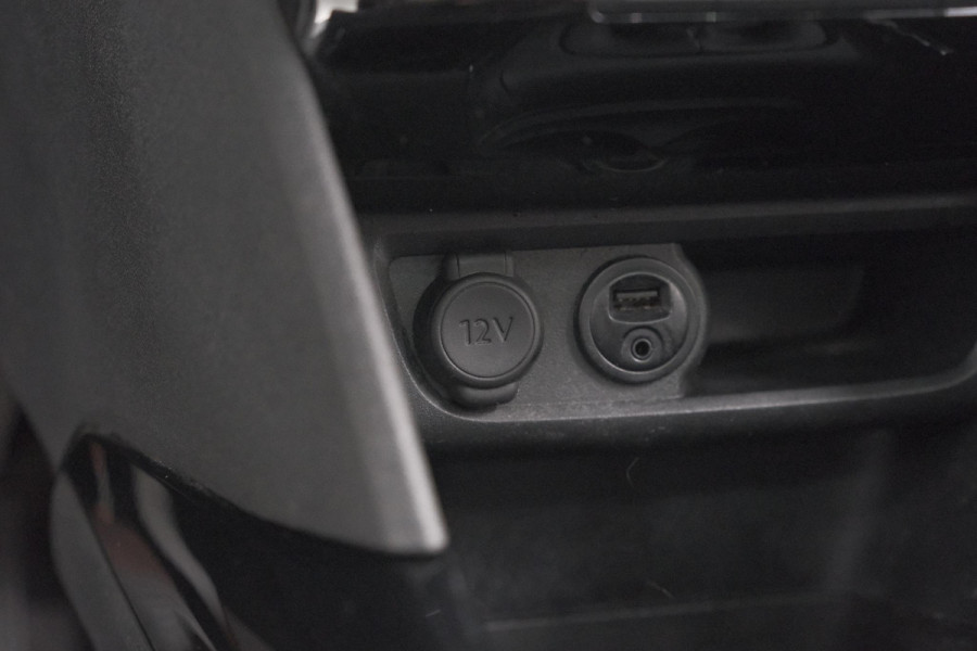Peugeot 2008 PureTech 110 Allure | Panoramadak | Apple Carplay | Navigatie | Parkeersensoren
