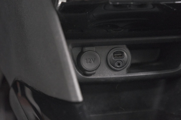 Peugeot 2008 PureTech 110 Allure | Panoramadak | Apple Carplay | Navigatie | Parkeersensoren