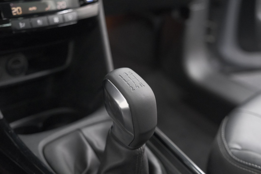 Peugeot 2008 PureTech 110 Allure | Panoramadak | Apple Carplay | Navigatie | Parkeersensoren