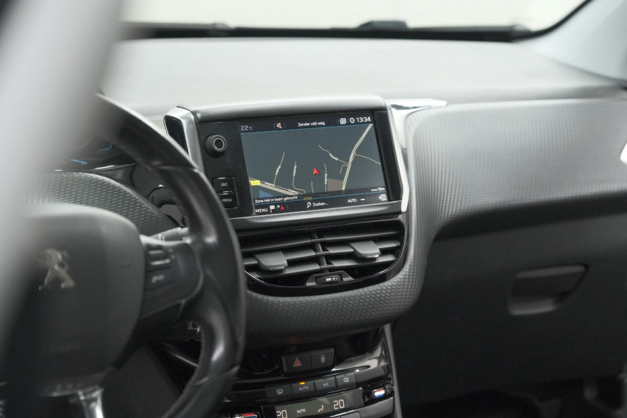 Peugeot 2008 PureTech 110 Allure | Panoramadak | Apple Carplay | Navigatie | Parkeersensoren