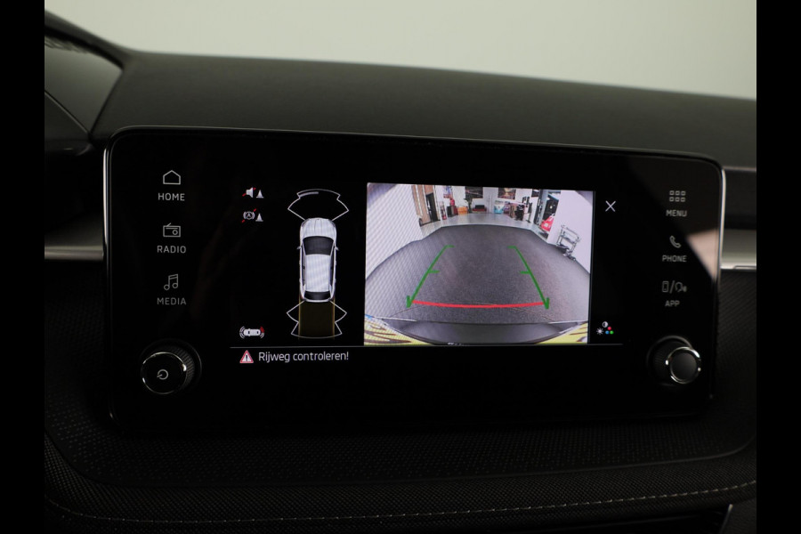 Škoda Fabia 1.0 TSI Business Edition 95pk | Verlengde garantie | Climatronic | Navigatie via App | Verwarmbare voorstoelen | Parkeersensoren voor en achter