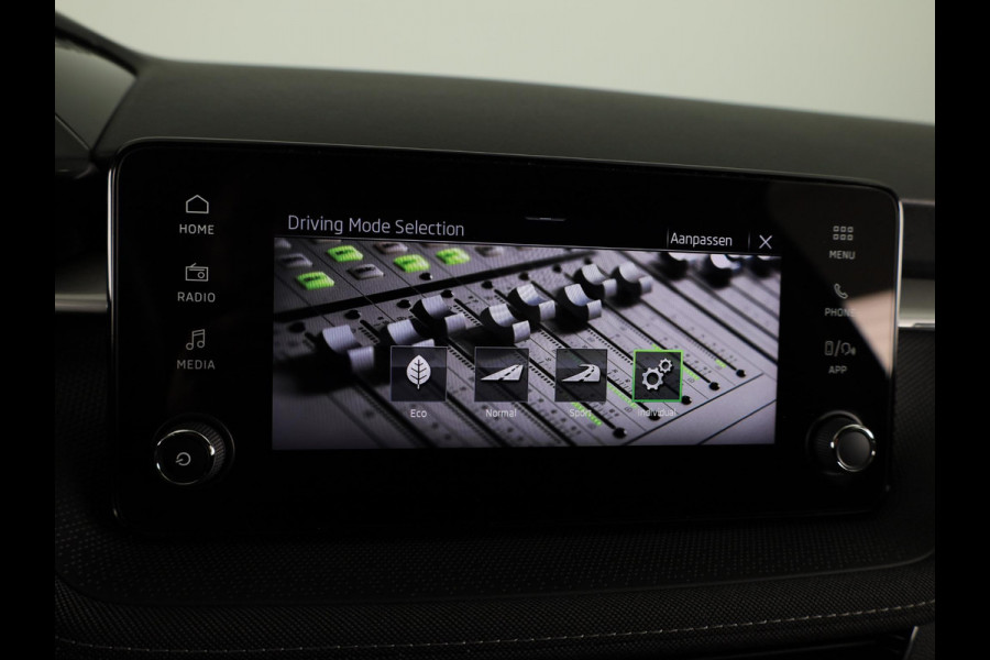 Škoda Fabia 1.0 TSI Business Edition 95pk | Verlengde garantie | Climatronic | Navigatie via App | Verwarmbare voorstoelen | Parkeersensoren voor en achter