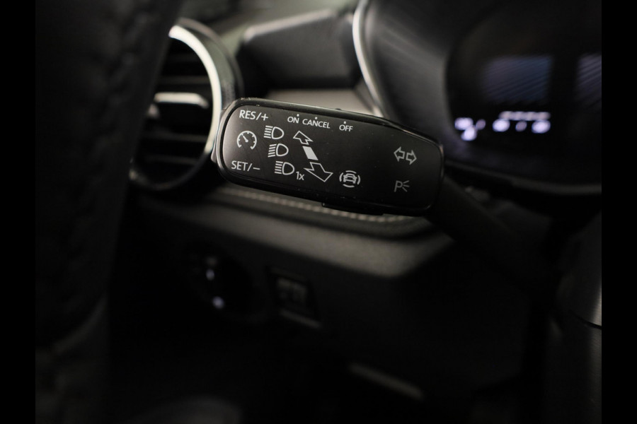 Škoda Fabia 1.0 TSI Business Edition 95pk | Verlengde garantie | Climatronic | Navigatie via App | Verwarmbare voorstoelen | Parkeersensoren voor en achter