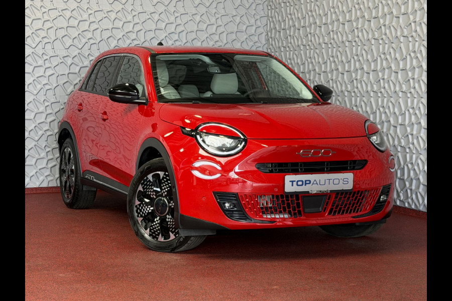 Fiat 600 1.2 Full Options • Leder • Massage • Camera • Hybrid La Prima • CarPlay • ACC • Elek. Klep • 18" ✅ Top Auto Fiat Wijchen , 30 Jaar ervaring in Fiat , Wij leveren de : Icon / La Prima / Pop / Sport . Urban / Benzine / Hybrid . Met Fabrieksgarantie ✅