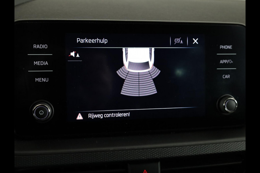 Škoda SCALA 1.0 TSI Ambition 110 PK | Navigatie via app | Parkeersensoren | LM Velgen |