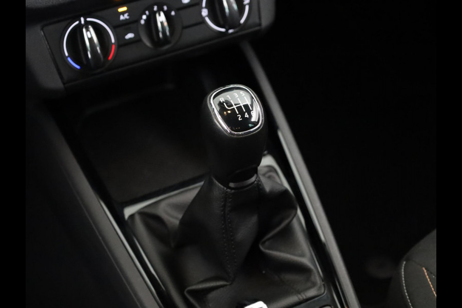 Škoda SCALA 1.0 TSI Ambition 110 PK | Navigatie via app | Parkeersensoren | LM Velgen |