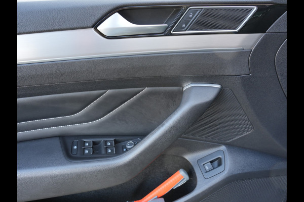 Volkswagen Passat Variant 1.5 TSI R-Line Business + | Achteruitrijcamera | Apple Carplay/Android Auto