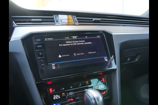 Volkswagen Passat Variant 1.5 TSI R-Line Business + | Achteruitrijcamera | Apple Carplay/Android Auto