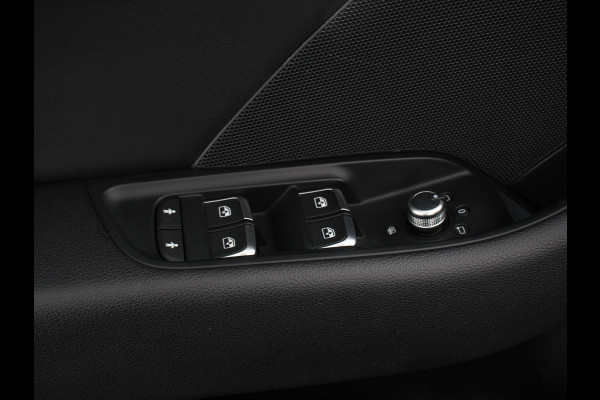 Audi A3 Sportback 1.5 TFSI CNG Automaat S-Line Navigatie Parkeersensoren achter Cruise Control Stoelverwarming 18"Lichtmetalen velgen Ledverlichting Climate Control