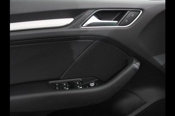 Audi A3 Sportback 1.5 TFSI CNG Automaat S-Line Navigatie Parkeersensoren achter Cruise Control Stoelverwarming 18"Lichtmetalen velgen Ledverlichting Climate Control