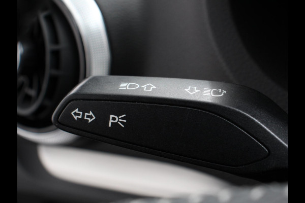 Audi A3 Sportback 1.5 TFSI CNG Automaat S-Line Navigatie Parkeersensoren achter Cruise Control Stoelverwarming 18"Lichtmetalen velgen Ledverlichting Climate Control