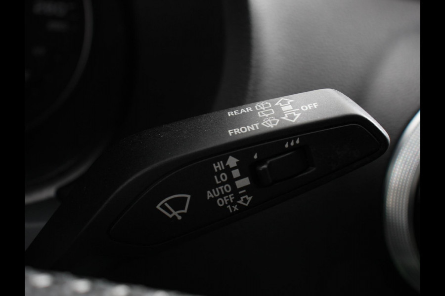 Audi A3 Sportback 1.5 TFSI CNG Automaat S-Line Navigatie Parkeersensoren achter Cruise Control Stoelverwarming 18"Lichtmetalen velgen Ledverlichting Climate Control